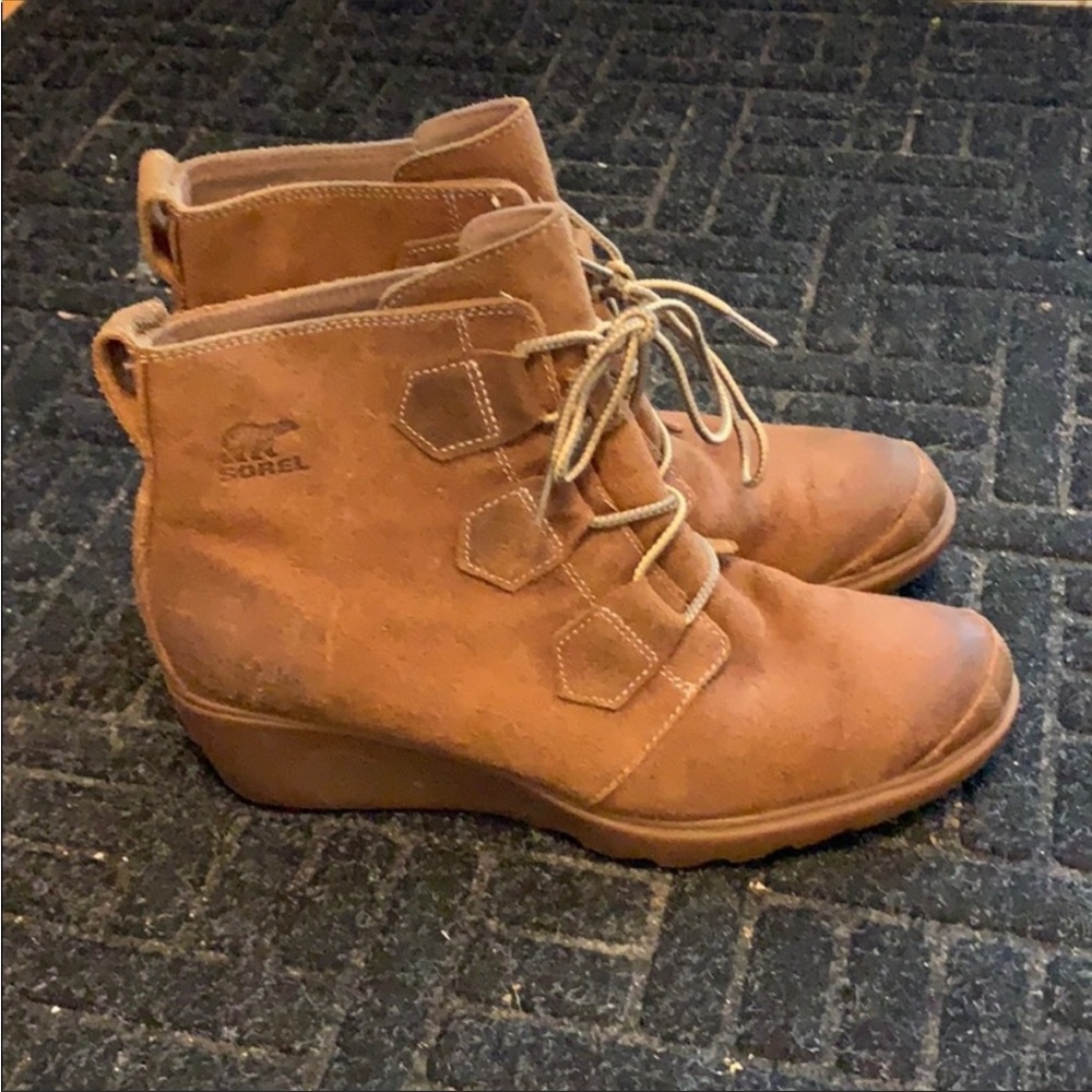 SOREL TAN BOOTS